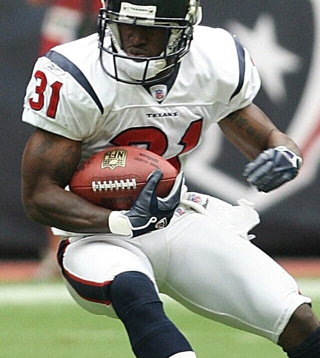 Greatest Players Who Wore the NFL Jersey 31